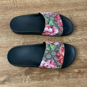 GG Blooms Supreme floral slide sandals